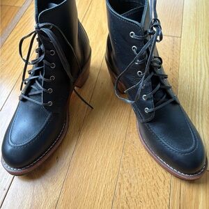 Red Wing Heritage Clara 8.5 hardly worn